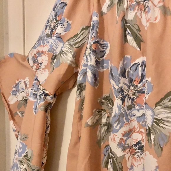 OFF SHOULDERS Top! Fun sleeves - Picture 3 of 5